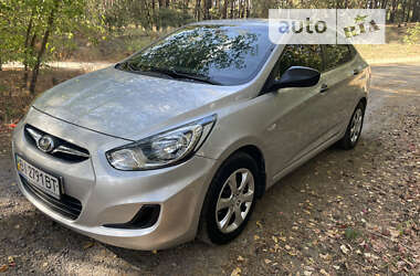 Седан Hyundai Accent 2013 в Горішніх Плавнях