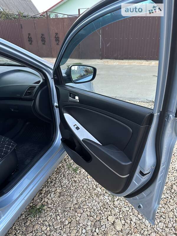 Седан Hyundai Accent 2011 в Черноморске