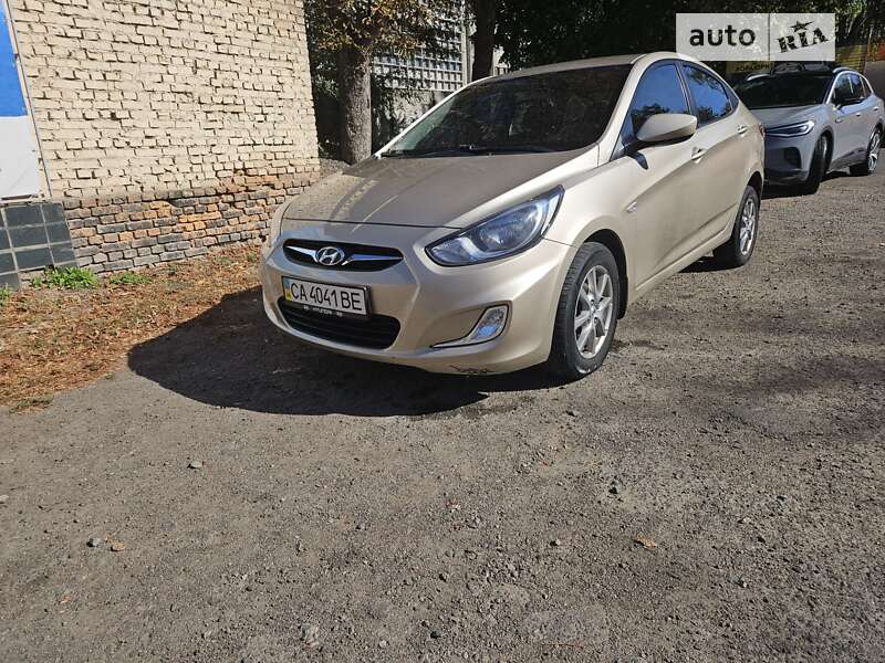 Hyundai Accent 2011