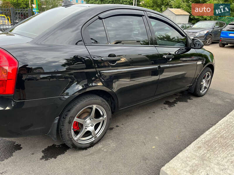 Седан Hyundai Accent 2008 в Коростене