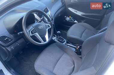 Седан Hyundai Accent 2013 в 