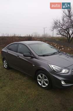 Седан Hyundai Accent 2011 в Новомосковську