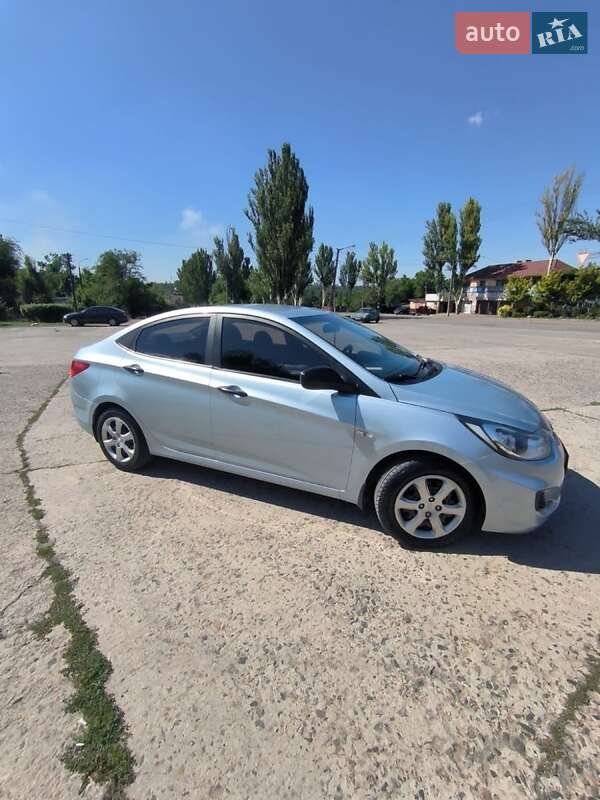 Седан Hyundai Accent 2011 в Кривом Роге