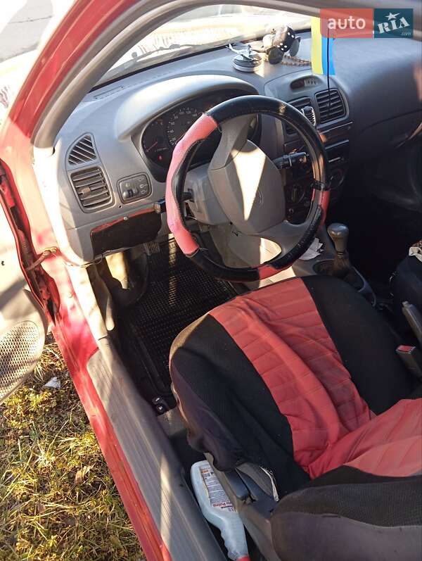 Седан Hyundai Accent 2000 в Копычинце фото 5 Седан Hyundai Accent 2000 в Копычинце