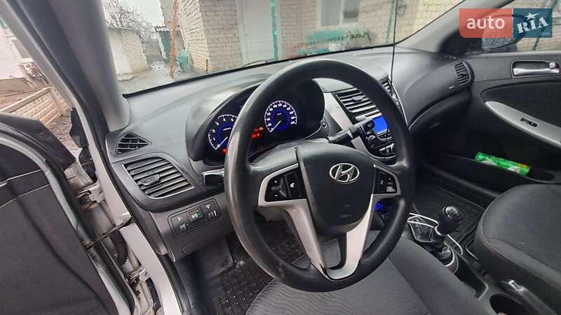 Седан Hyundai Accent 2013 в Умані