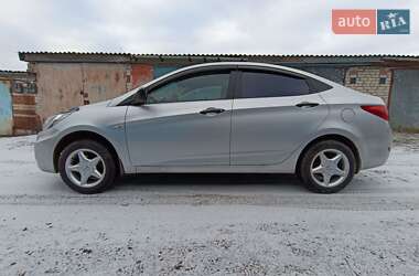 Седан Hyundai Accent 2011 в Глухове