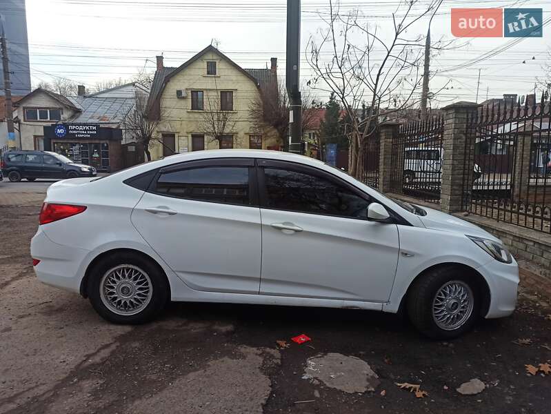 Седан Hyundai Accent 2012 в Черновцах