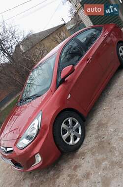 Седан Hyundai Accent 2013 в 