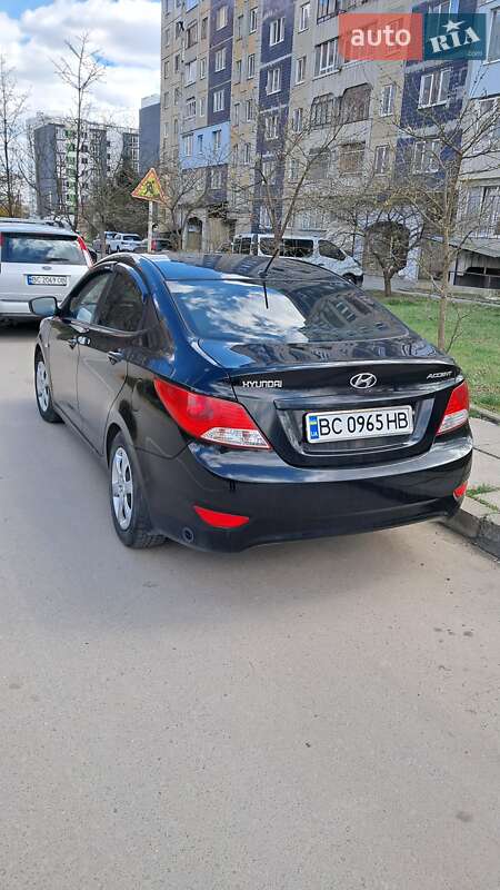 Hyundai Accent 2012