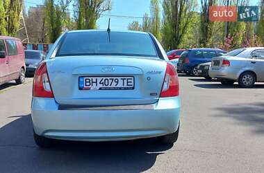 Хэтчбек Hyundai Accent 2008 в 