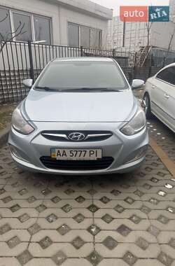 Хетчбек Hyundai Accent 2012 в 
