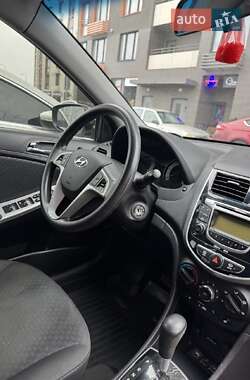 Хетчбек Hyundai Accent 2012 в 