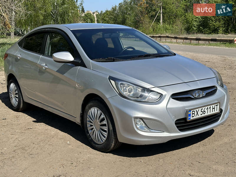 Седан Hyundai Accent 2011 в Ржищеве