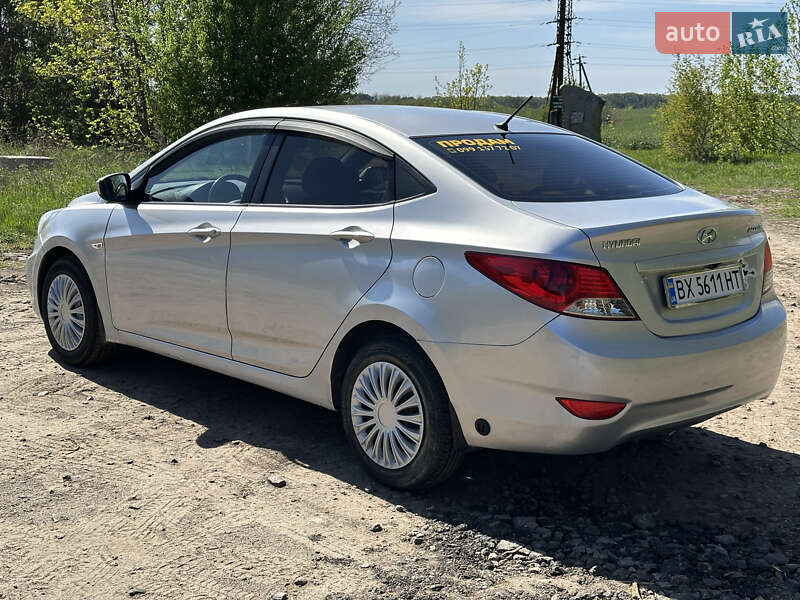 Седан Hyundai Accent 2011 в Ржищеве