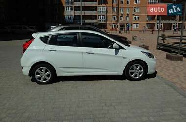 Хэтчбек Hyundai Accent 2012 в 