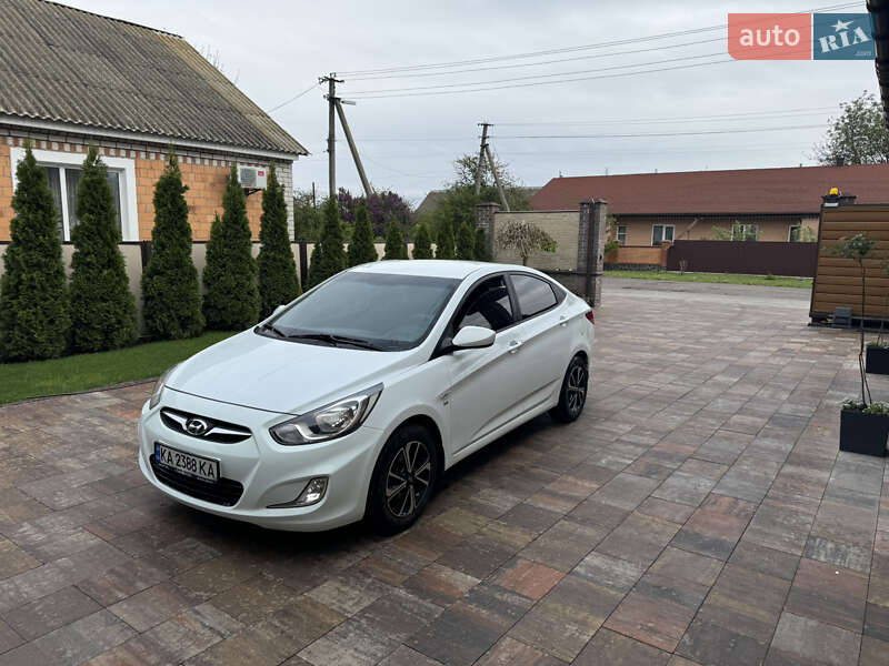 Hyundai Accent 2012