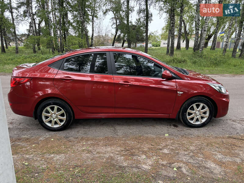 Hyundai Accent 2013