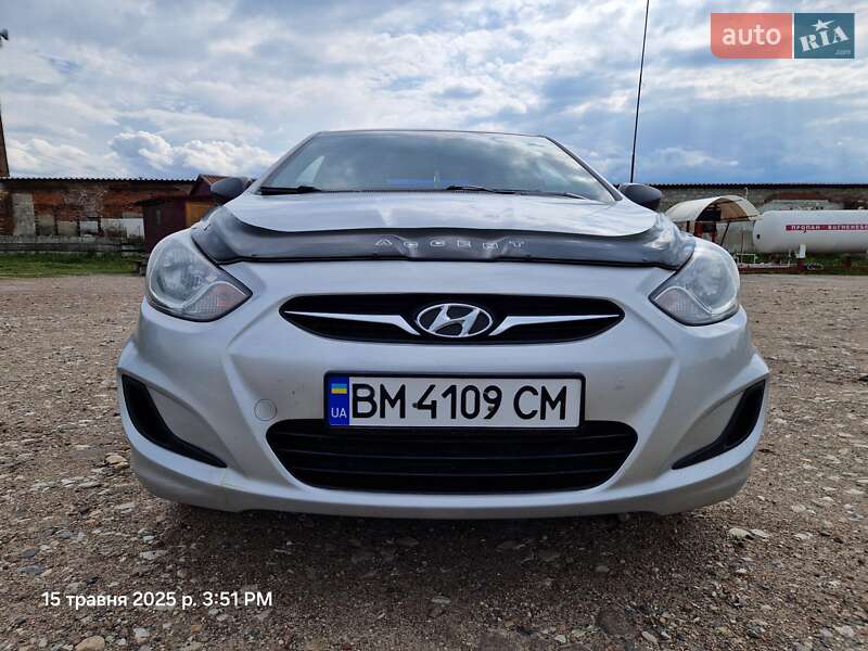 Седан Hyundai Accent 2011 в Глухове