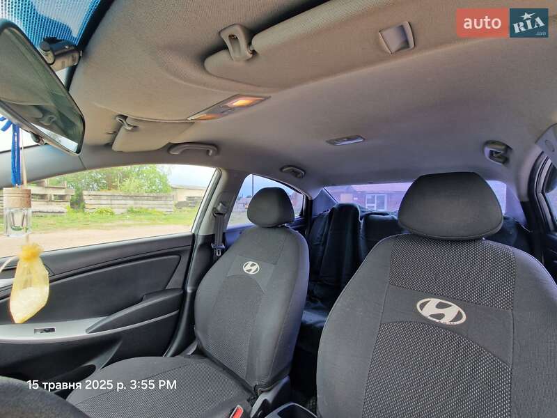 Седан Hyundai Accent 2011 в Глухове