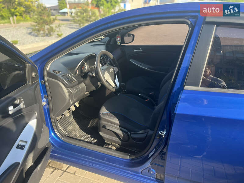 Седан Hyundai Accent 2011 в Днепре