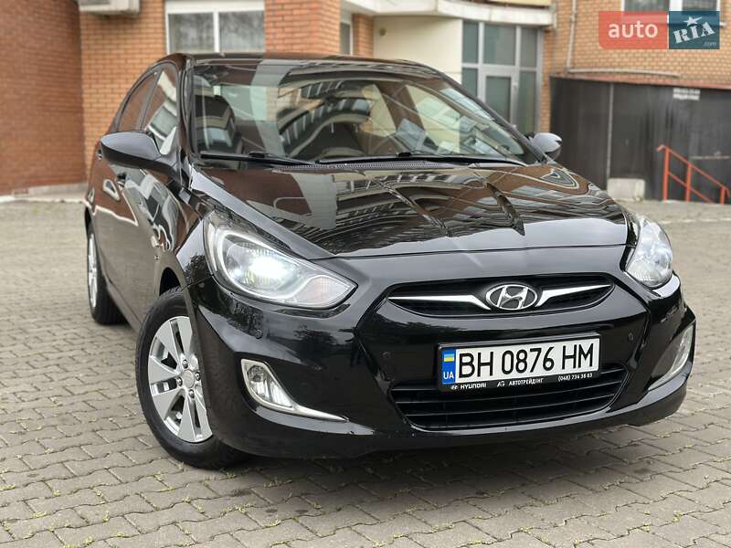 Hyundai Accent 2012