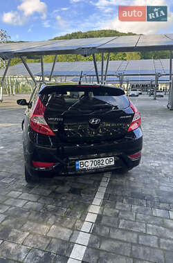 Хэтчбек Hyundai Accent 2012 в 