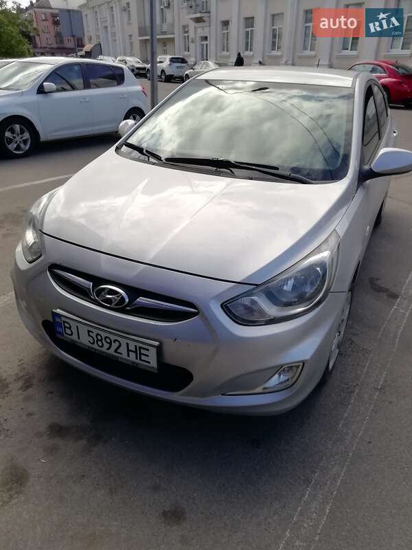 Седан Hyundai Accent 2012 в Карловке