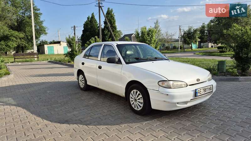 Ліфтбек Hyundai Accent 1996 в Кам'янському