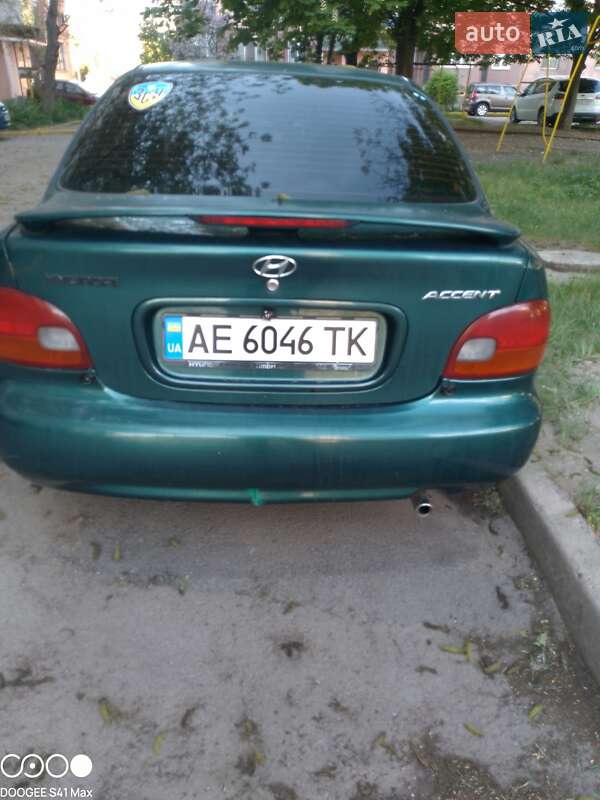 Седан Hyundai Accent 1996 в Кривом Роге