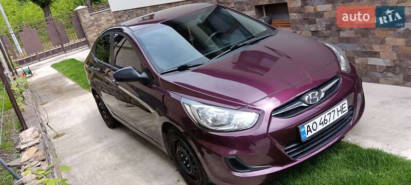 Седан Hyundai Accent 2011 в Ужгороді