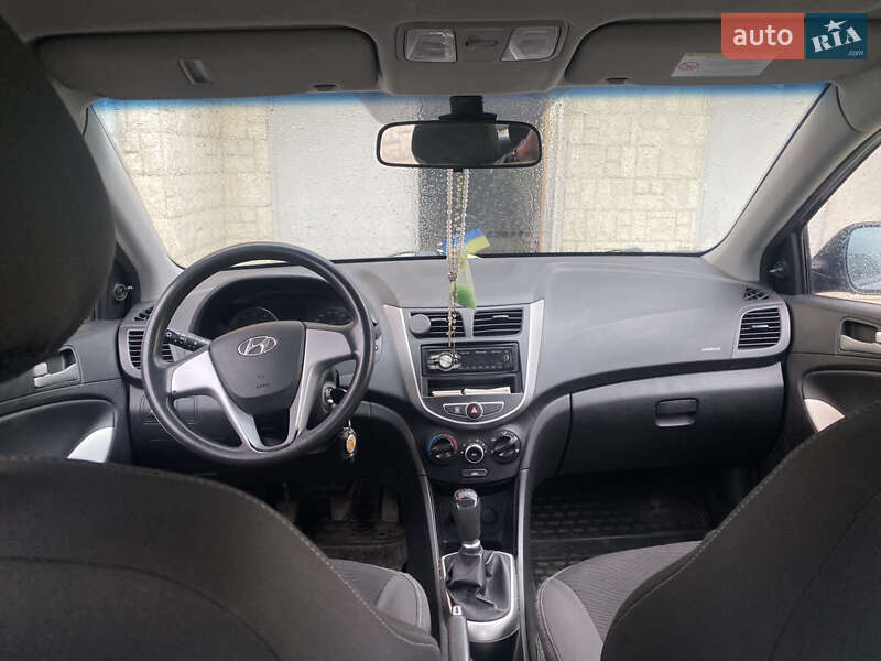 Седан Hyundai Accent 2012 в Ивано-Франковске
