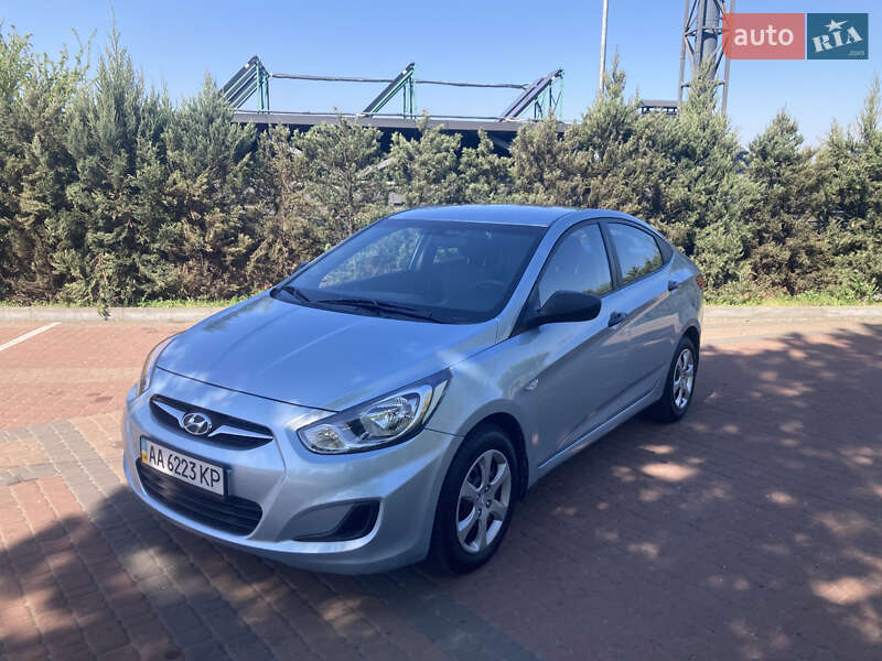 Седан Hyundai Accent 2011 в 