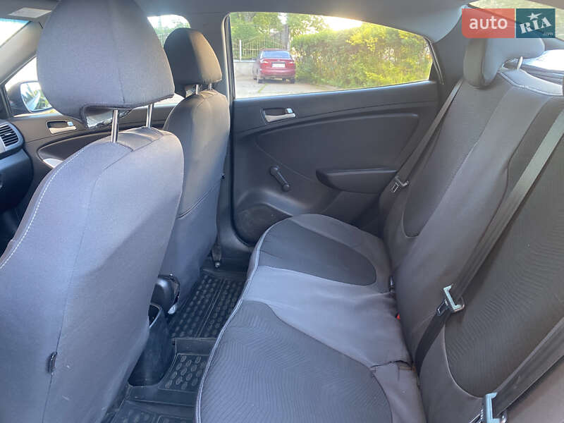 Седан Hyundai Accent 2012 в Ивано-Франковске