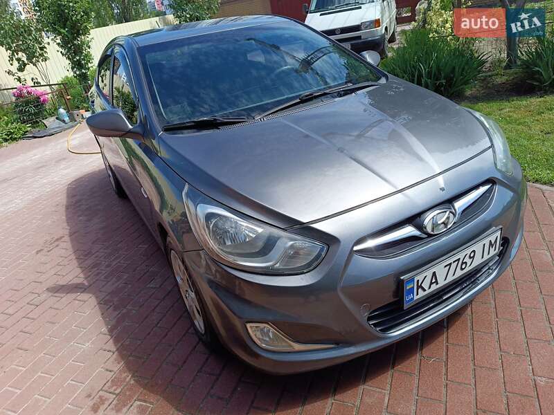 Hyundai Accent 2013
