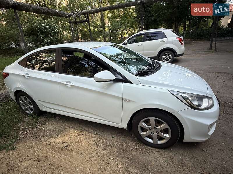 Седан Hyundai Accent 2011 в 