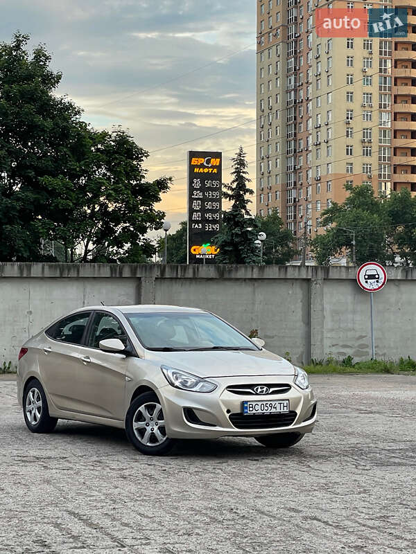 Hyundai Accent 2012