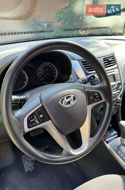 Хэтчбек Hyundai Accent 2013 в 