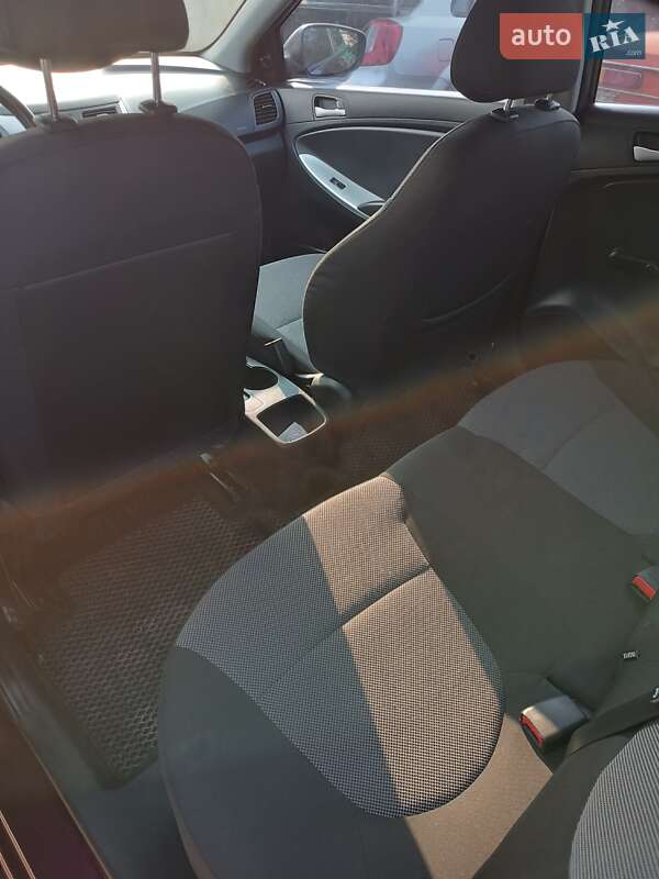 Седан Hyundai Accent 2011 в Чугуєві фото 2 Седан Hyundai Accent 2011 в Чугуєві