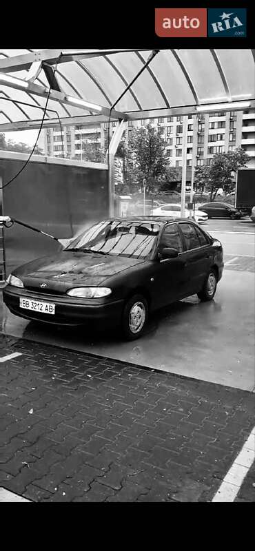 Седан Hyundai Accent 1996 в Киеве