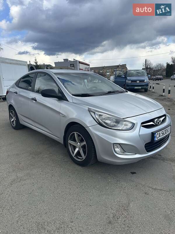 Седан Hyundai Accent 2013 в Корсунь-Шевченківському