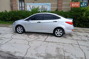 Седан Hyundai Accent 2013 в Хотине