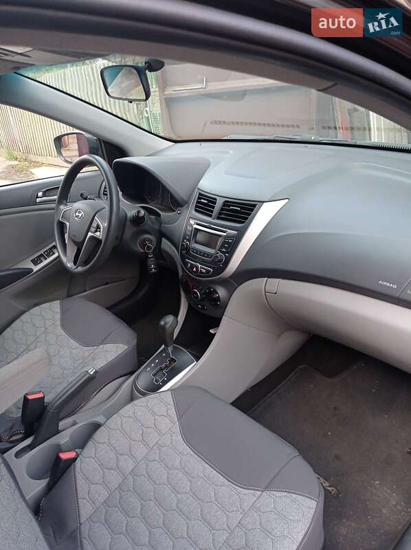 Хетчбек Hyundai Accent 2016 в Кривому Розі