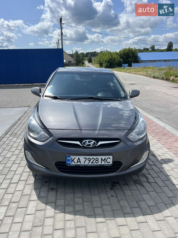 Hyundai Accent 2012