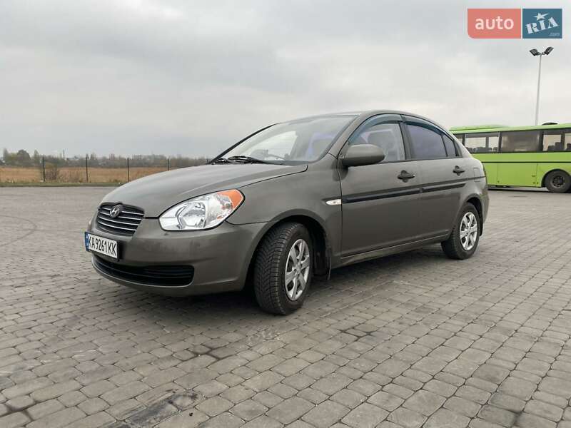 Седан Hyundai Accent 2010 в Днепре