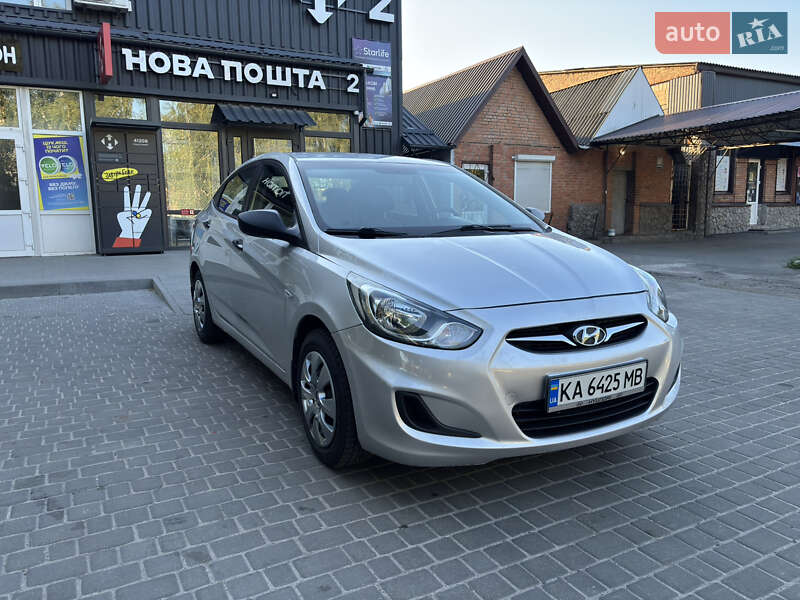 Hyundai Accent 2013