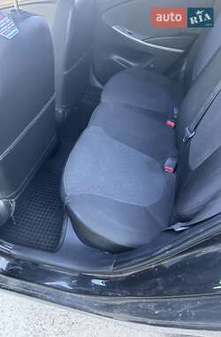 Хэтчбек Hyundai Accent 2013 в 