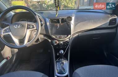 Хэтчбек Hyundai Accent 2013 в 