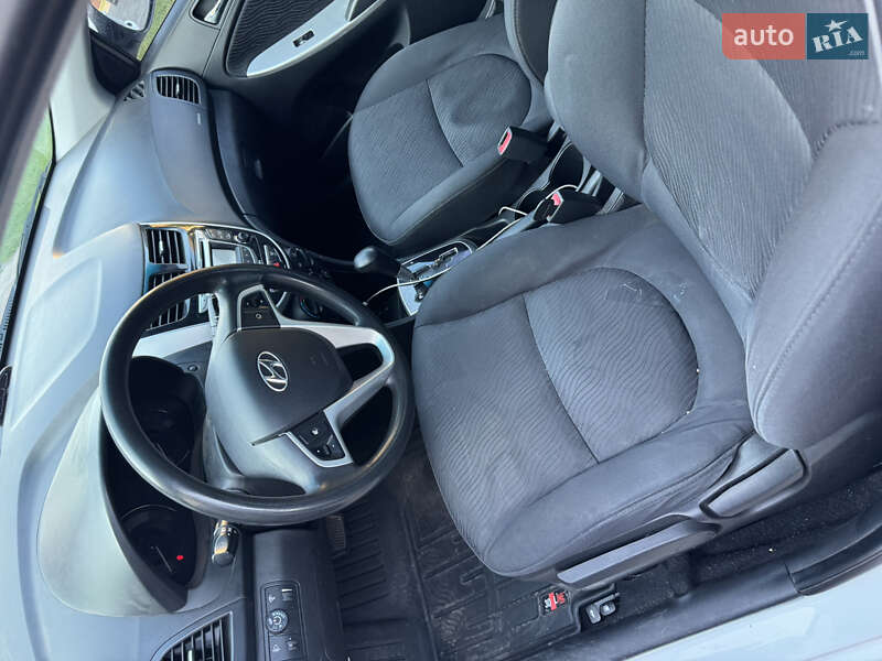 Седан Hyundai Accent 2012 в Оржиці