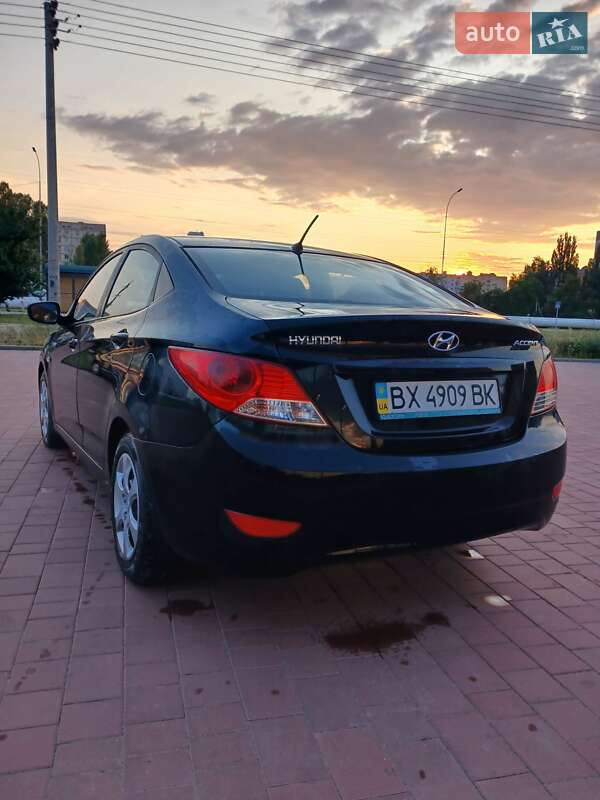 Седан Hyundai Accent 2013 в Нетешине
