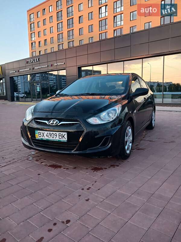 Седан Hyundai Accent 2013 в Нетешине